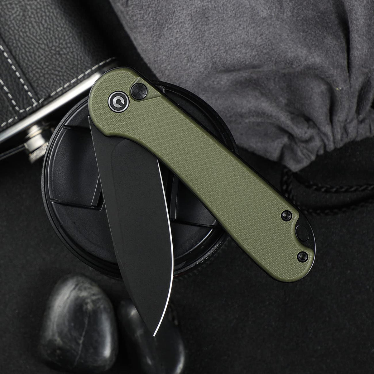 CIVIVI Elementum II highlights its G10 handle texture for secure grip.