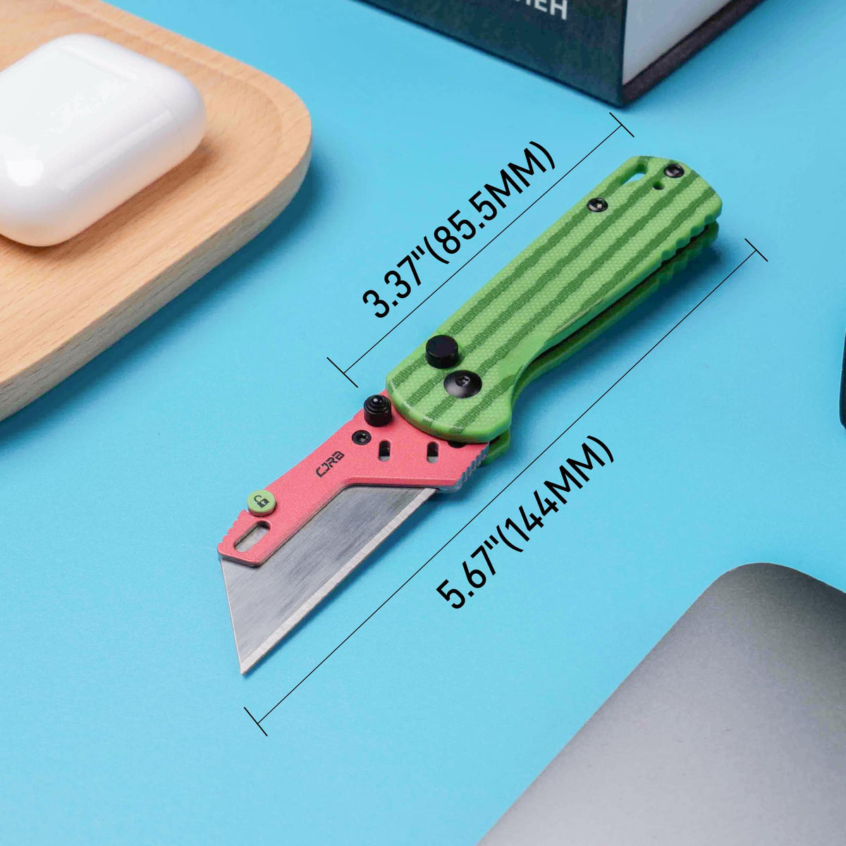 CJRB Boxer G10 handle close-up highlighting ergonomic grip and vibrant finish.