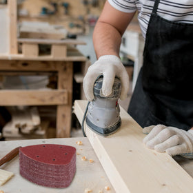 Coceca 5-hole sander in use demonstrates efficient dust removal