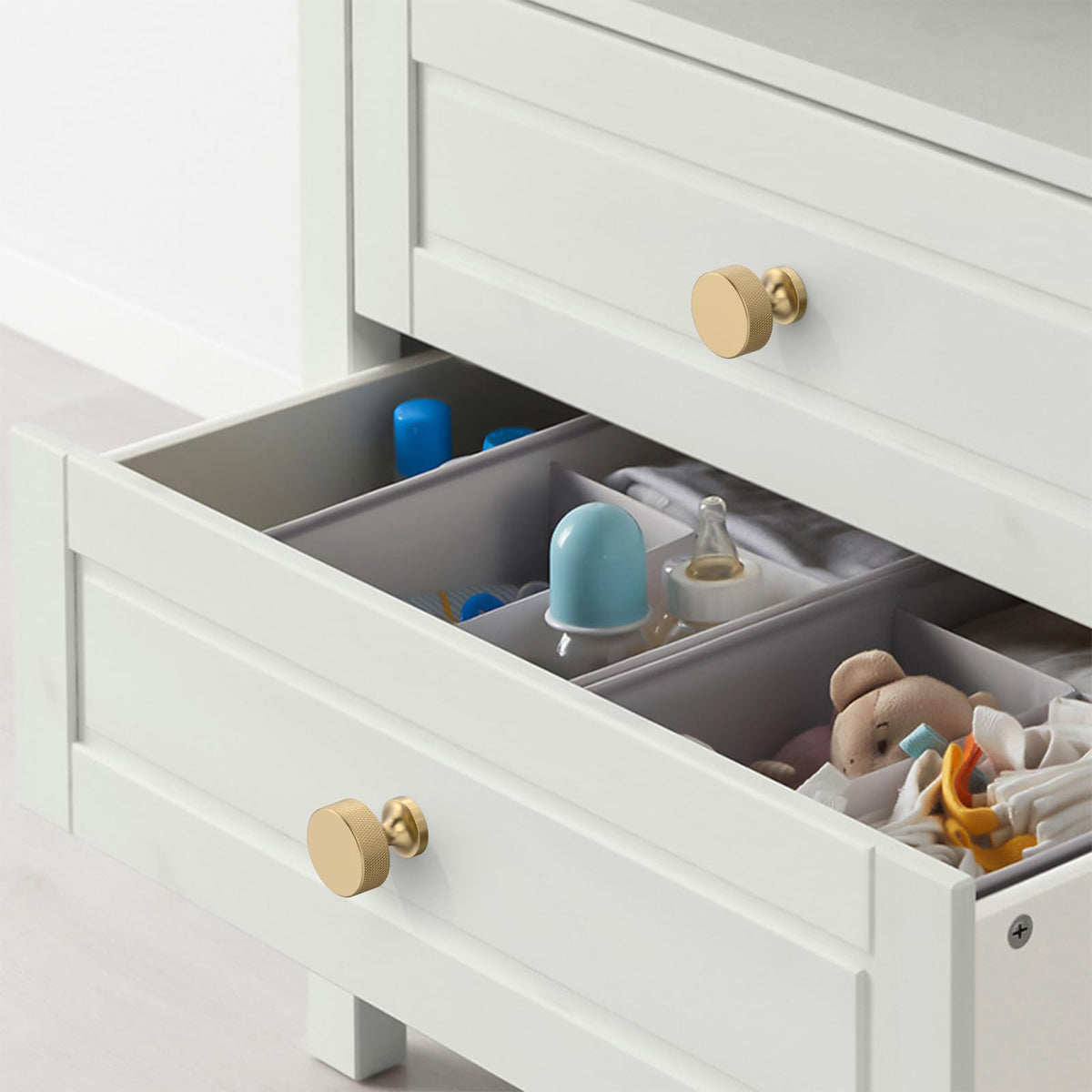 Coinkoly knurled champagne bronze knob provides secure grip on drawers.