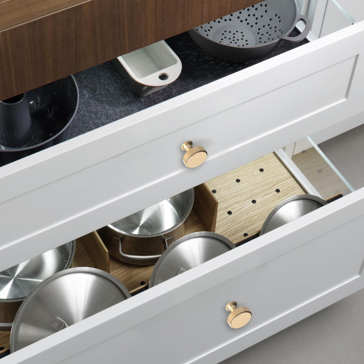 Coinkoly durable aluminum knob resists rust and cleans easily.