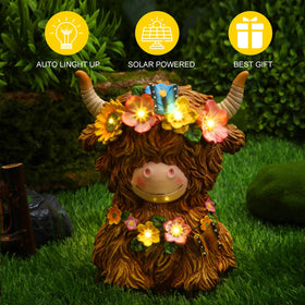 Colingmill Highland Cow solar statue – lit at night for cozy ambience