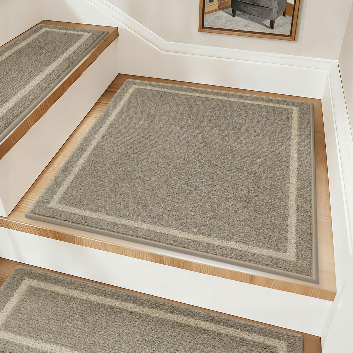 COSY HOMEER non-slip strip keeps the stair rug secure.