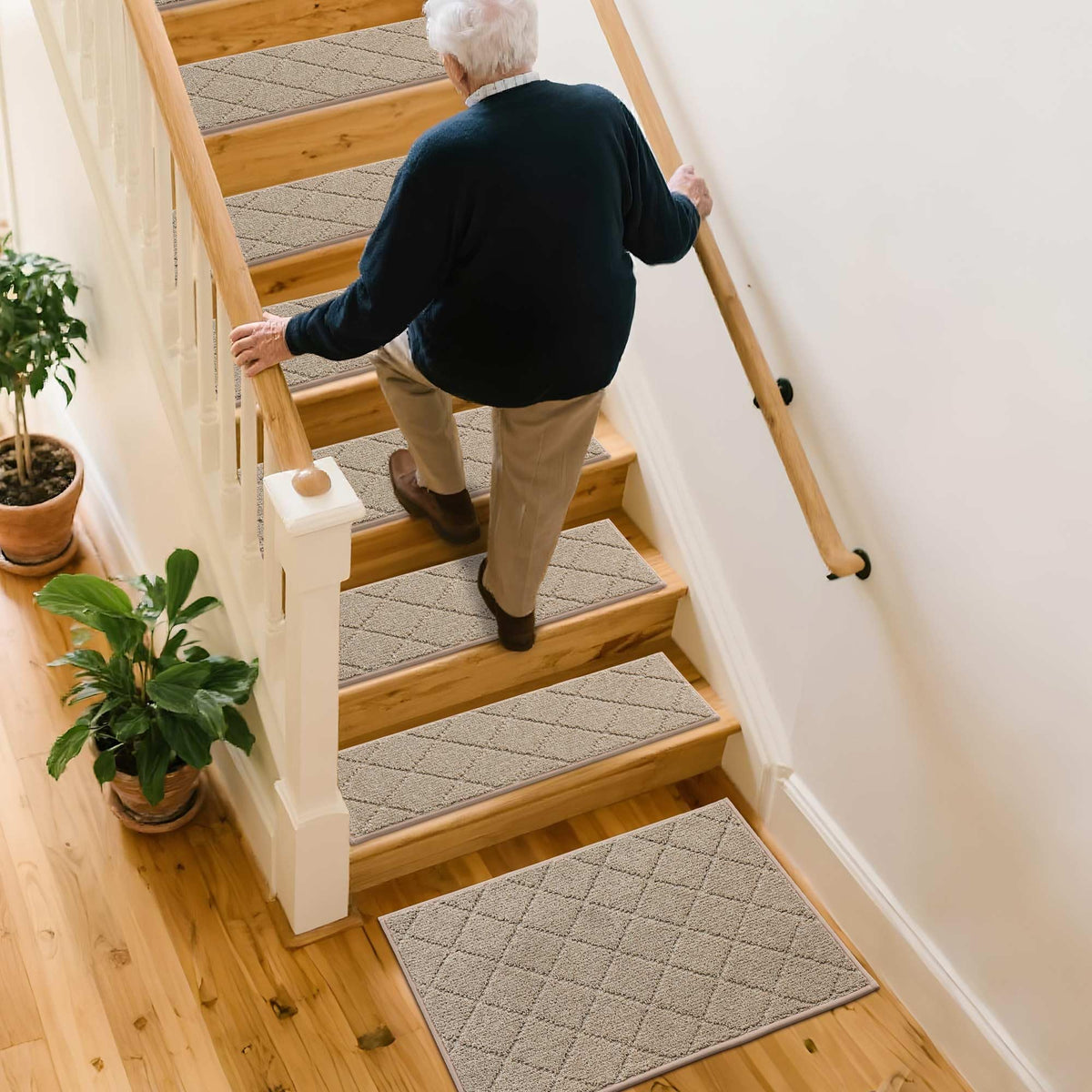 COSY HOMEER pet-friendly mats reduce paw scuffs on stairs