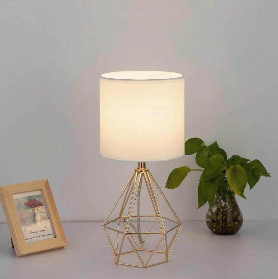 Cotulin geometric gold base lamp highlighting decorative design