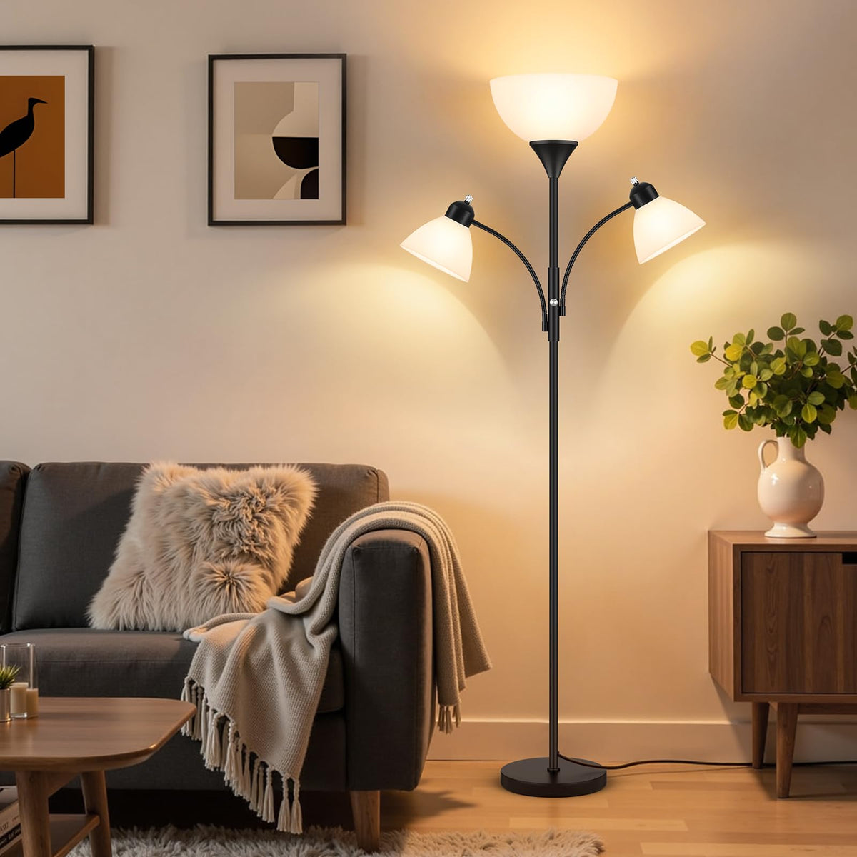 Coucrek included bulbs showing 1900-lumen maximum output.
