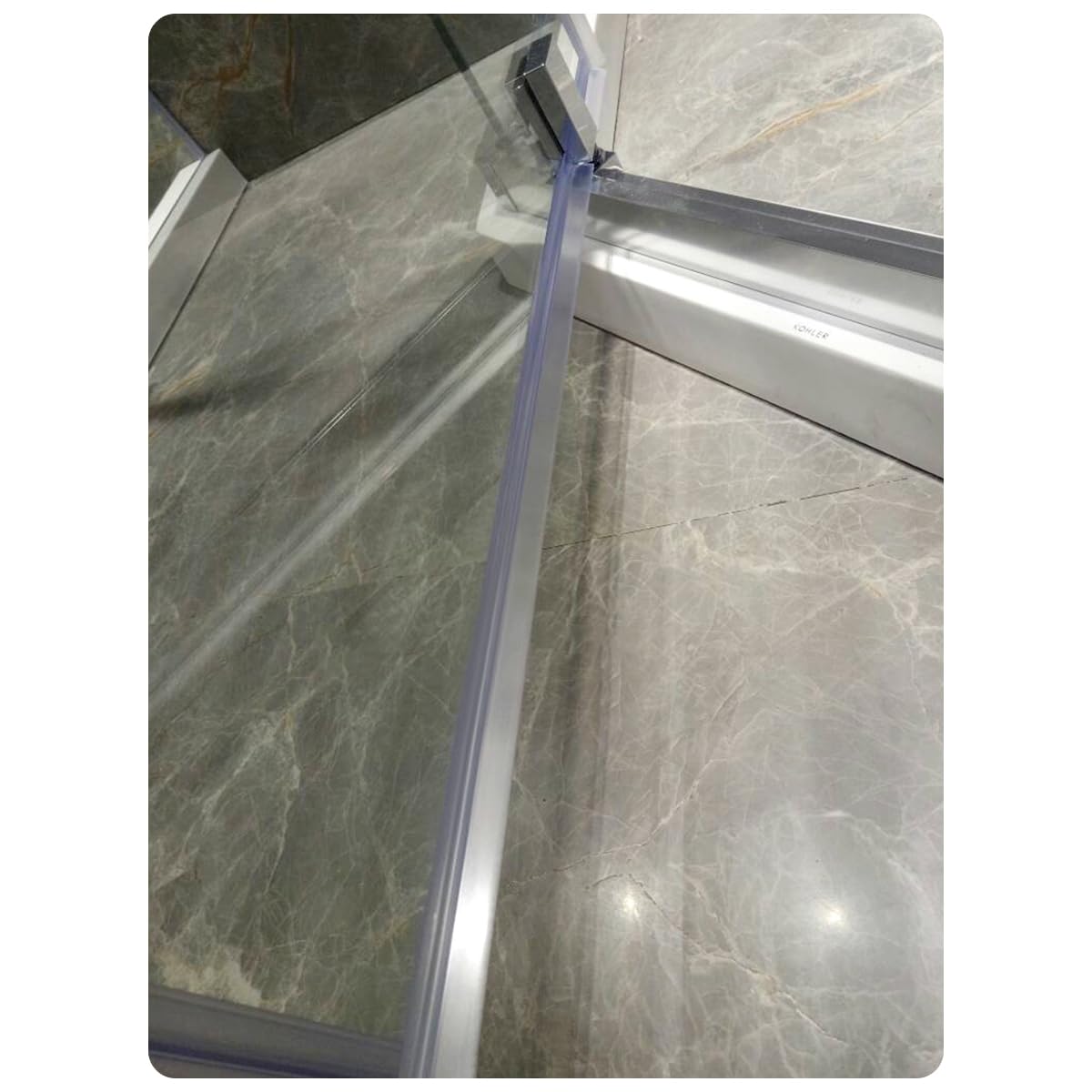 Seal fits 1/4 to 1/2 inch glass thickness for flexible use.