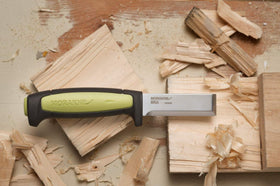 Craftline wood carving in use on a workpiece