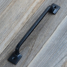 Craftsman Road one-and-a-half-inch-depth pull offers a comfortable grip