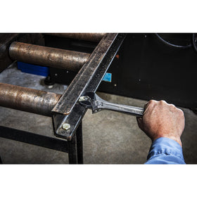 Open handle design on Crescent wrench for easier knurl adjustment