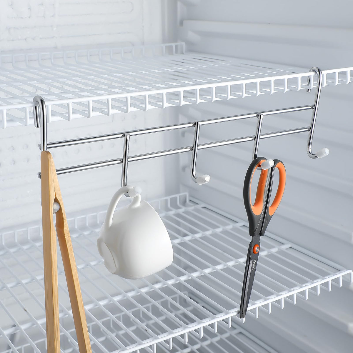 CroBlissful durable chrome-plated steel with rubber caps protects items from scratches.
