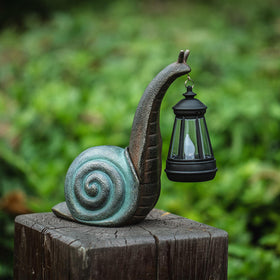 CSZLSMH snail statue built from weather-resistant resin withstands rain and sun.