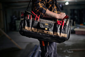 Custom Leathercraft WORK GEAR 1579 external pockets offer versatile storage