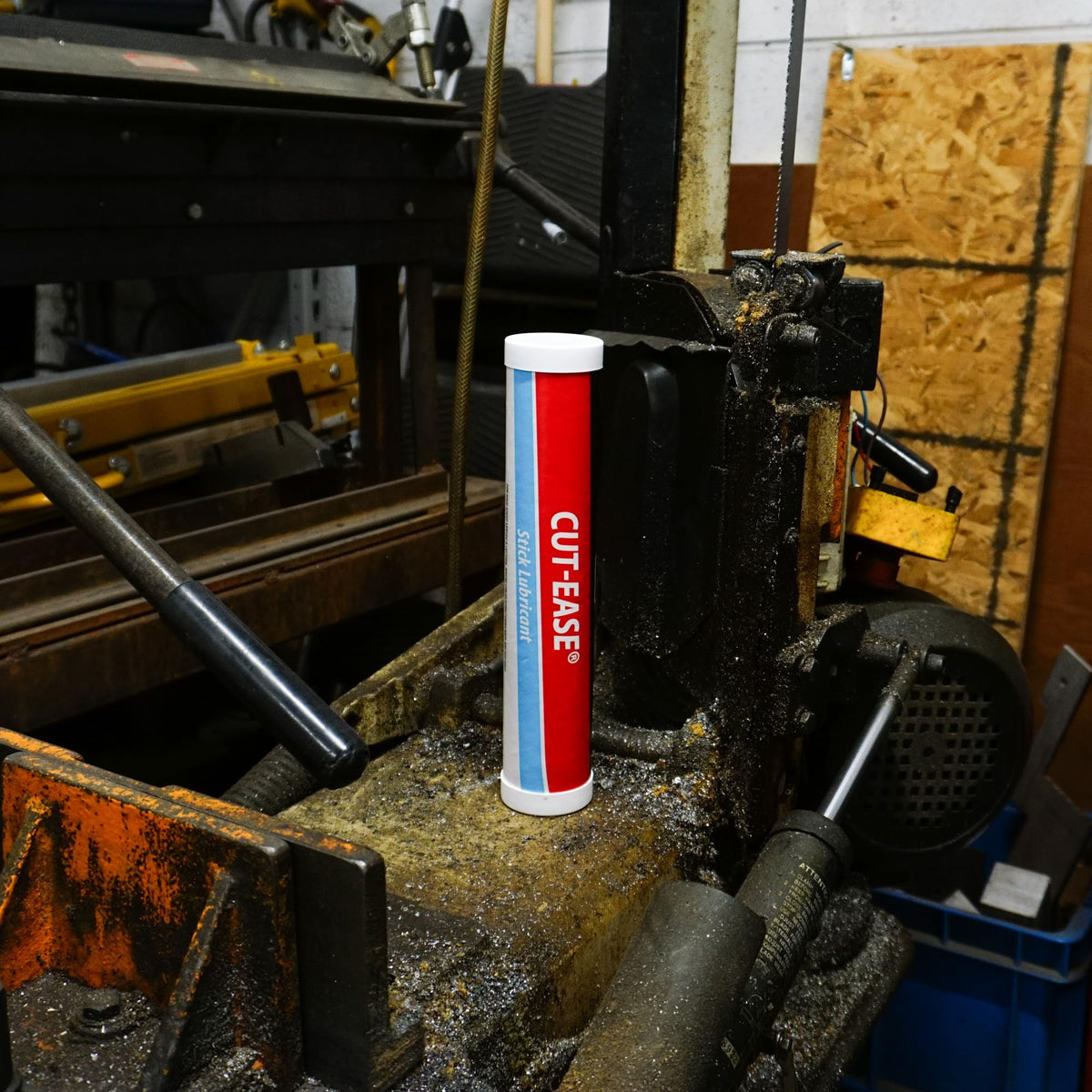 CUT-EASE solid lubrication solution supports hard-to-reach tool areas.