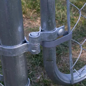 Dailydanny hinge with zinc powder finish protects against weather and corrosion.