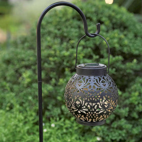 DAMAYCA solar-powered design auto-activates at dusk