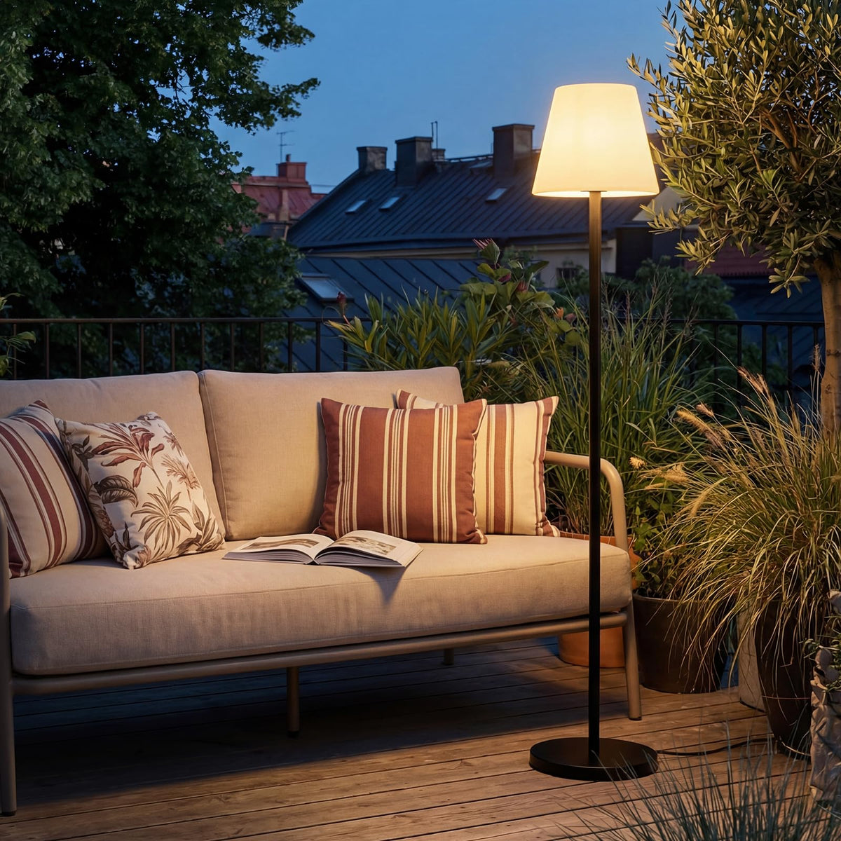 Dansny solar outdoor floor lamp front view highlights inviting RGB lighting for patios