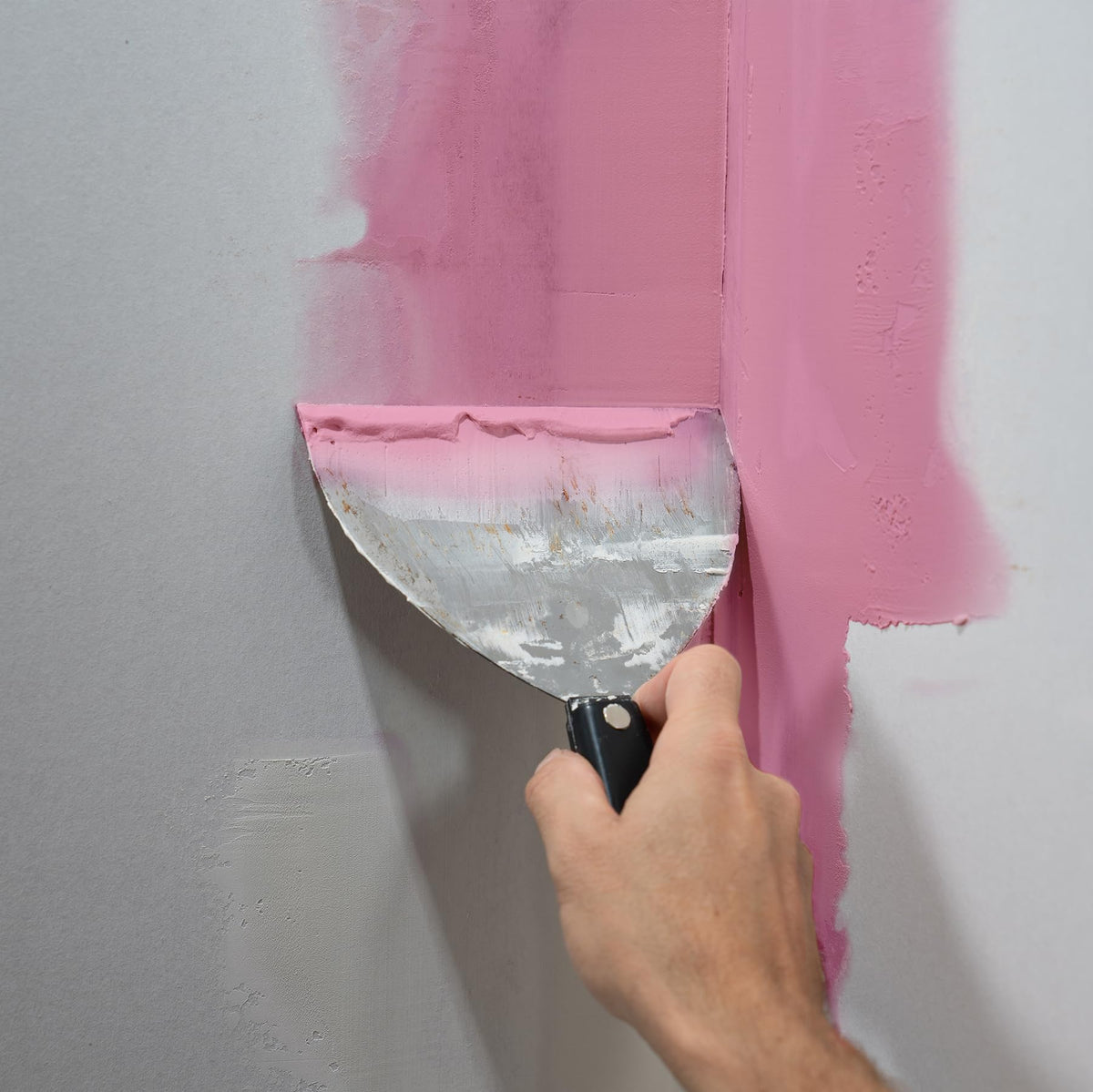 DAP DryDex low-dust formula reduces mess during sanding.