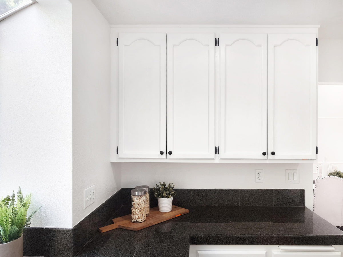 DecoBasics face-frame hinge in black pack for easy kitchen cabinet upgrades.