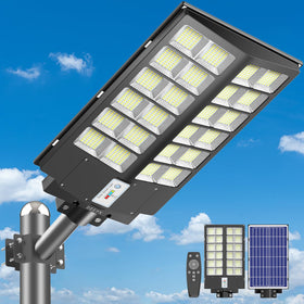 Deepn 8000W solar street light front view for wide-area parking lot illumination.