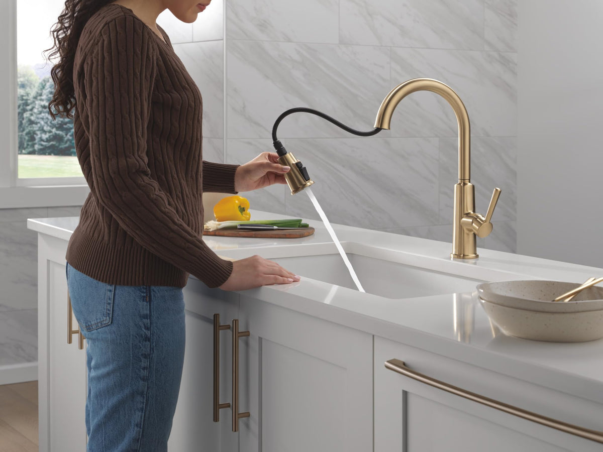 Delta Finnridge ProClean spray demonstrates wide fan spray for faster mess removal.