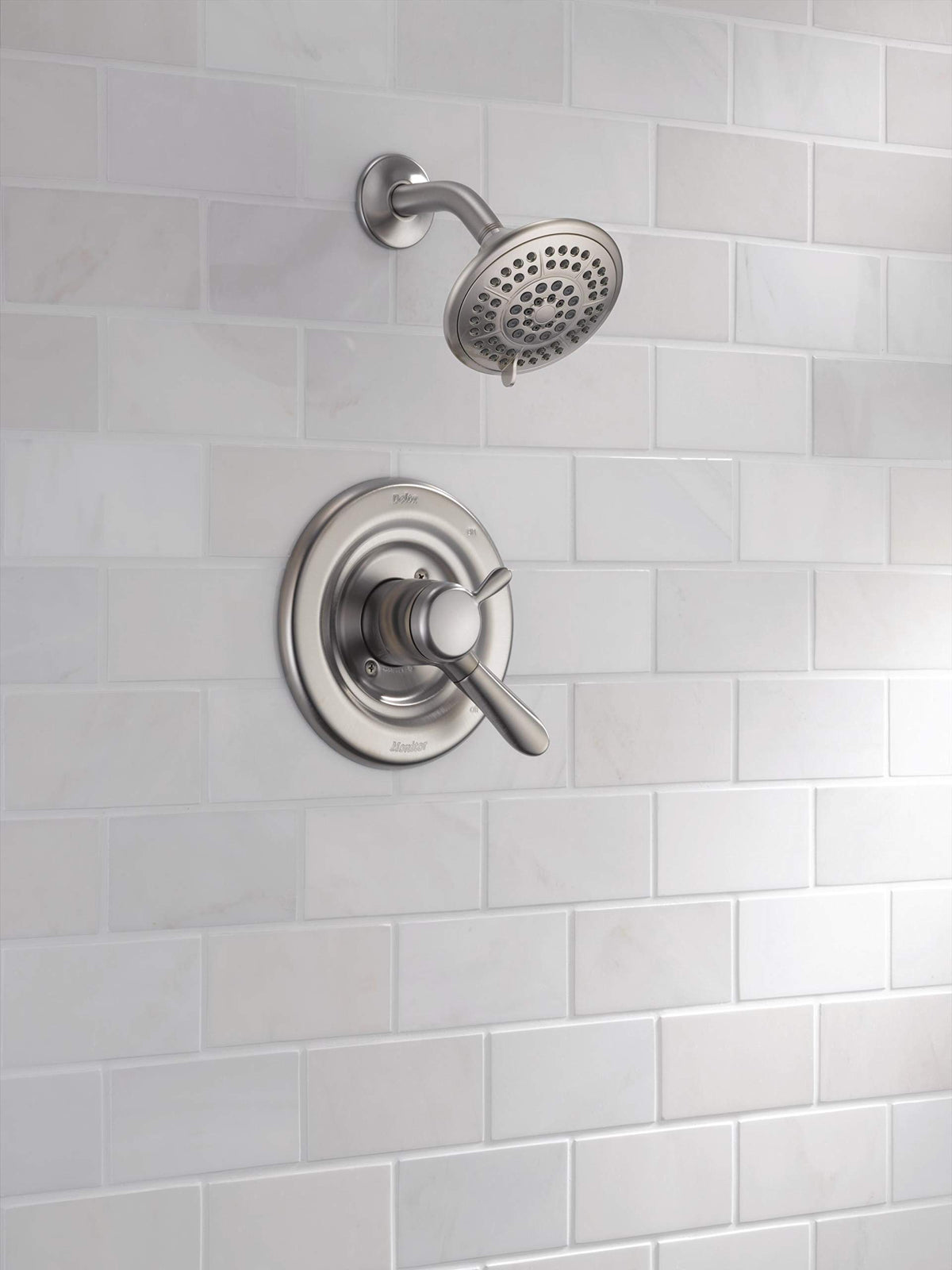 Delta Lahara 17 Series soft drenching spray provides a gentle rinse