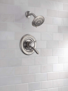 Delta Lahara 17 Series soft drenching spray provides a gentle rinse