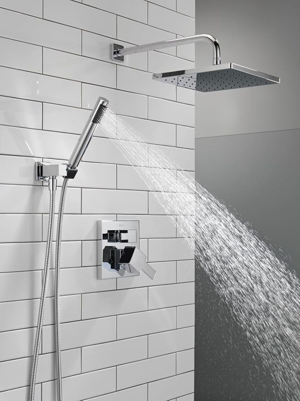 Delta Modern 14 Brilliance finish resists corrosion for lasting shine.