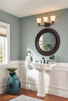 Delta Windemere faucet in use showcases smooth operation