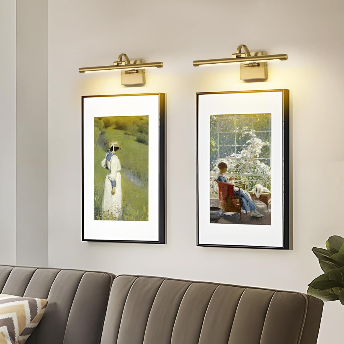 DESOOP high CRI 95+ art light renders true colors of paintings.