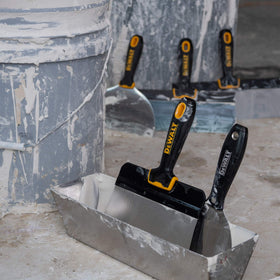 DEWALT 14-inch mud pan designed for steady mud pickup and even smoothing.