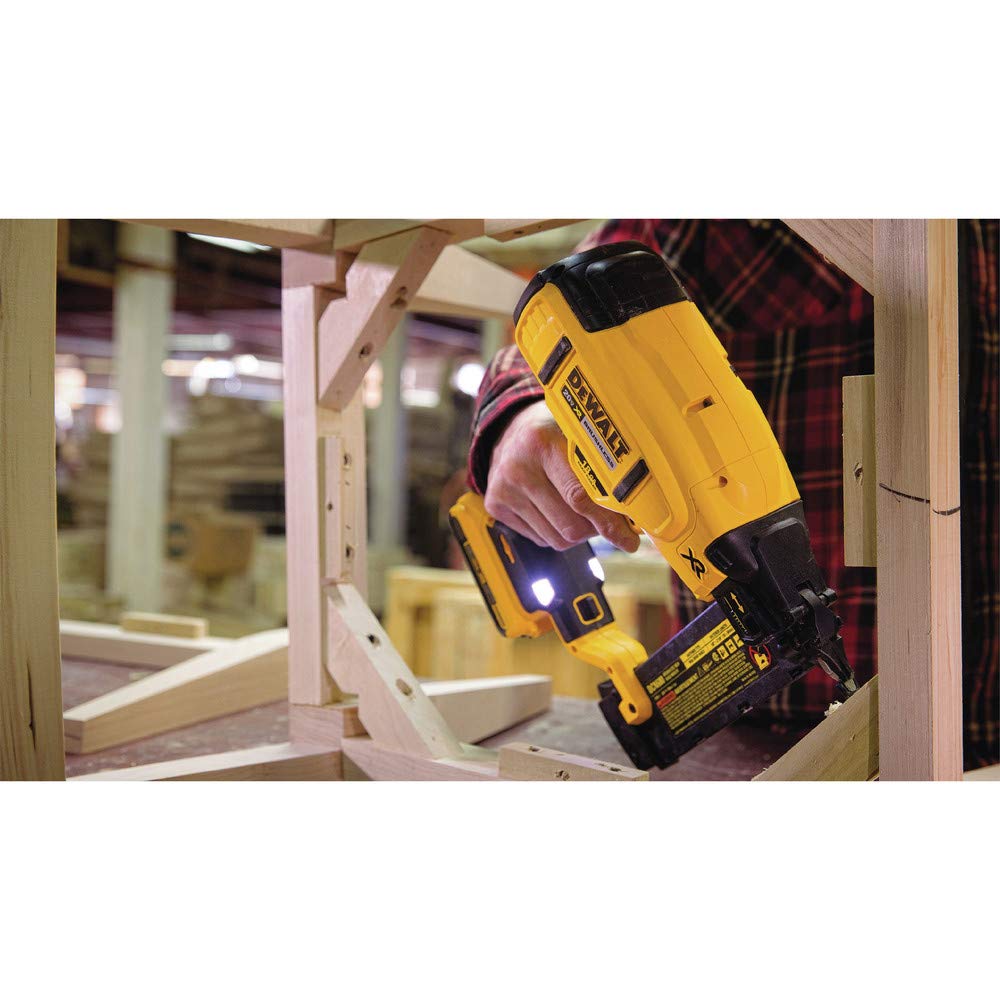 Selectable trigger modes on DEWALT DCN680D1 for sequential or contact actuation