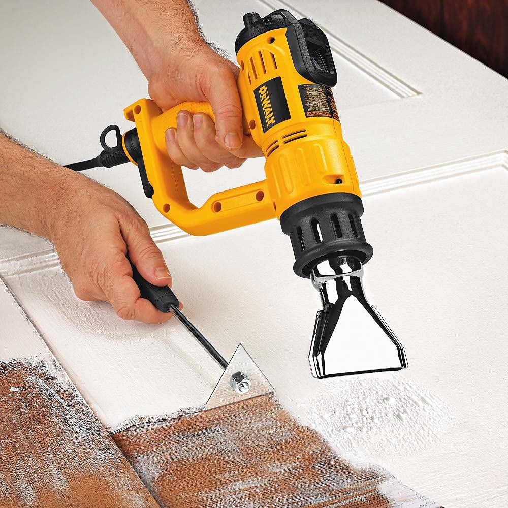 DEWALT ergonomic grip enhances comfort during extended use