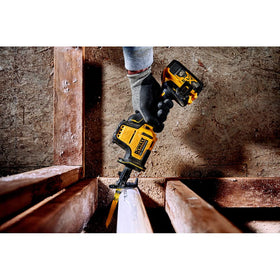 DEWALT ATOMIC 20V MAX reciprocating saw blade-change feature in action