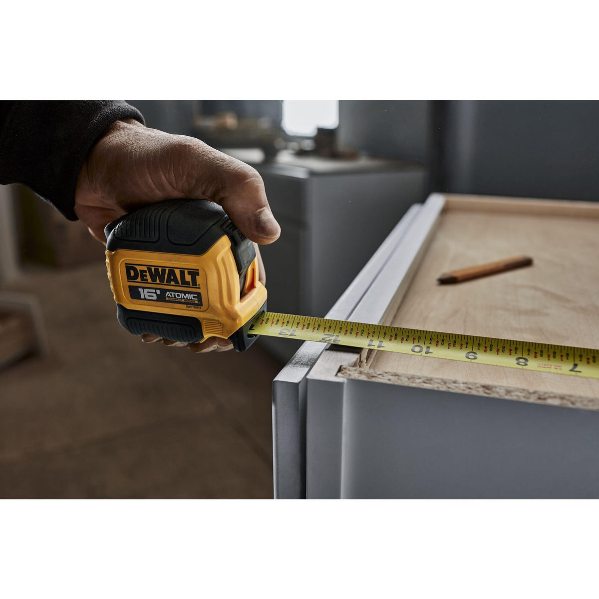 DEWALT Atomic Compact durable housing for tough jobsite conditions.