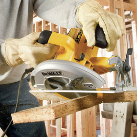 DEWALT DWE575SB circular saw aluminum base for precise cuts