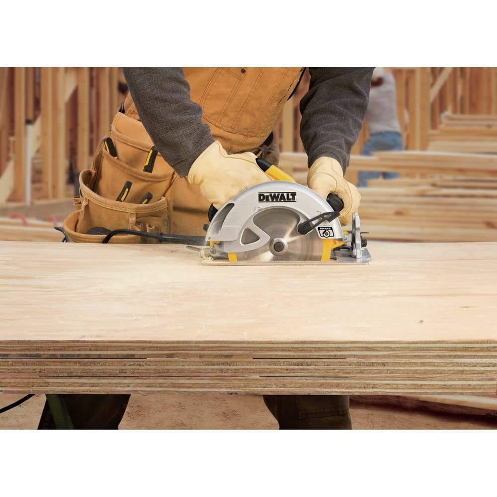 DEWALT DWE575SB circular saw dust blower maintains visibility