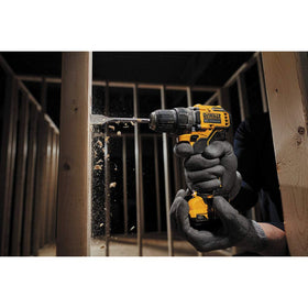 Compact design of the DCD701B enables easy handling in confined spaces.