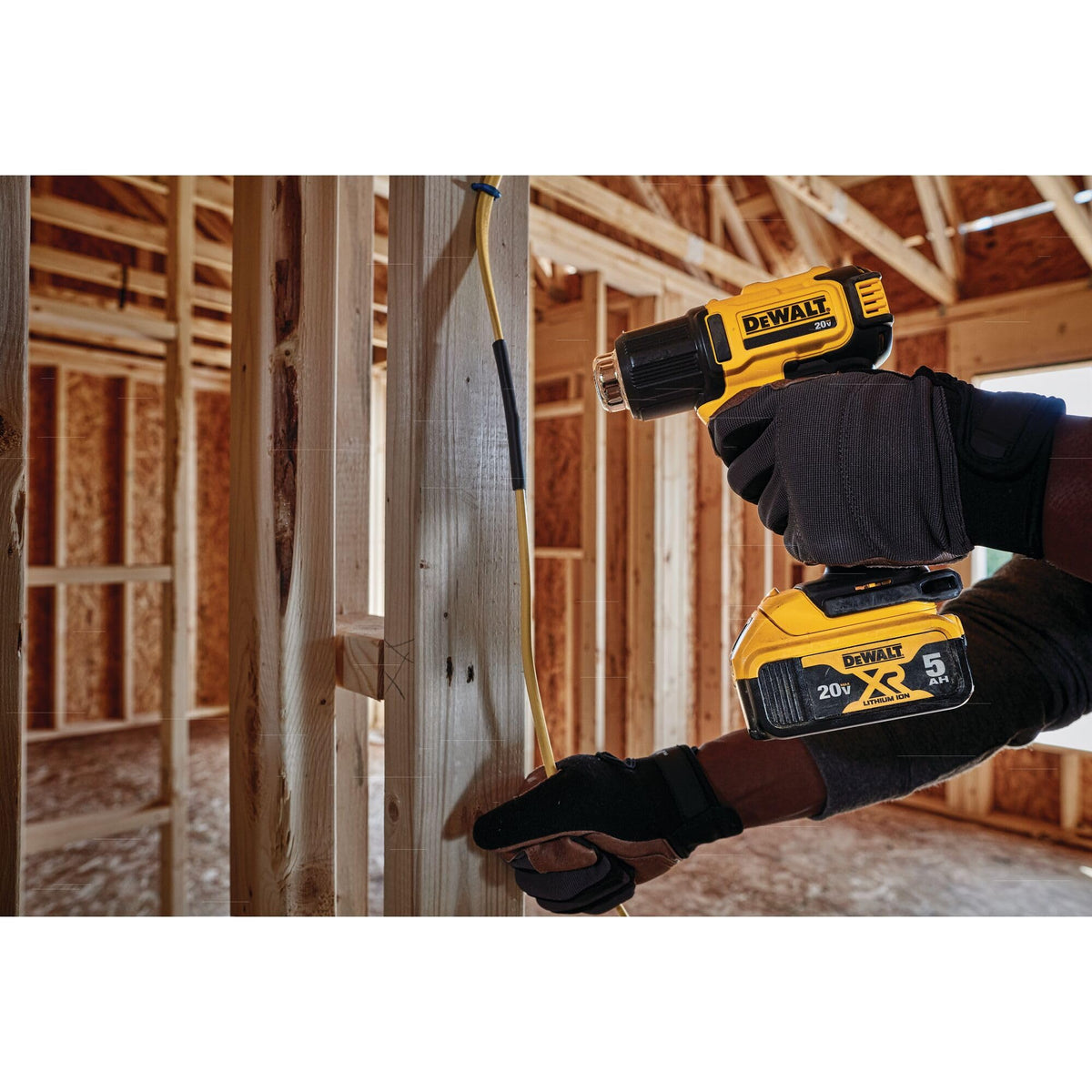 DEWALT DCE530B 42 minutes runtime supports longer tasks