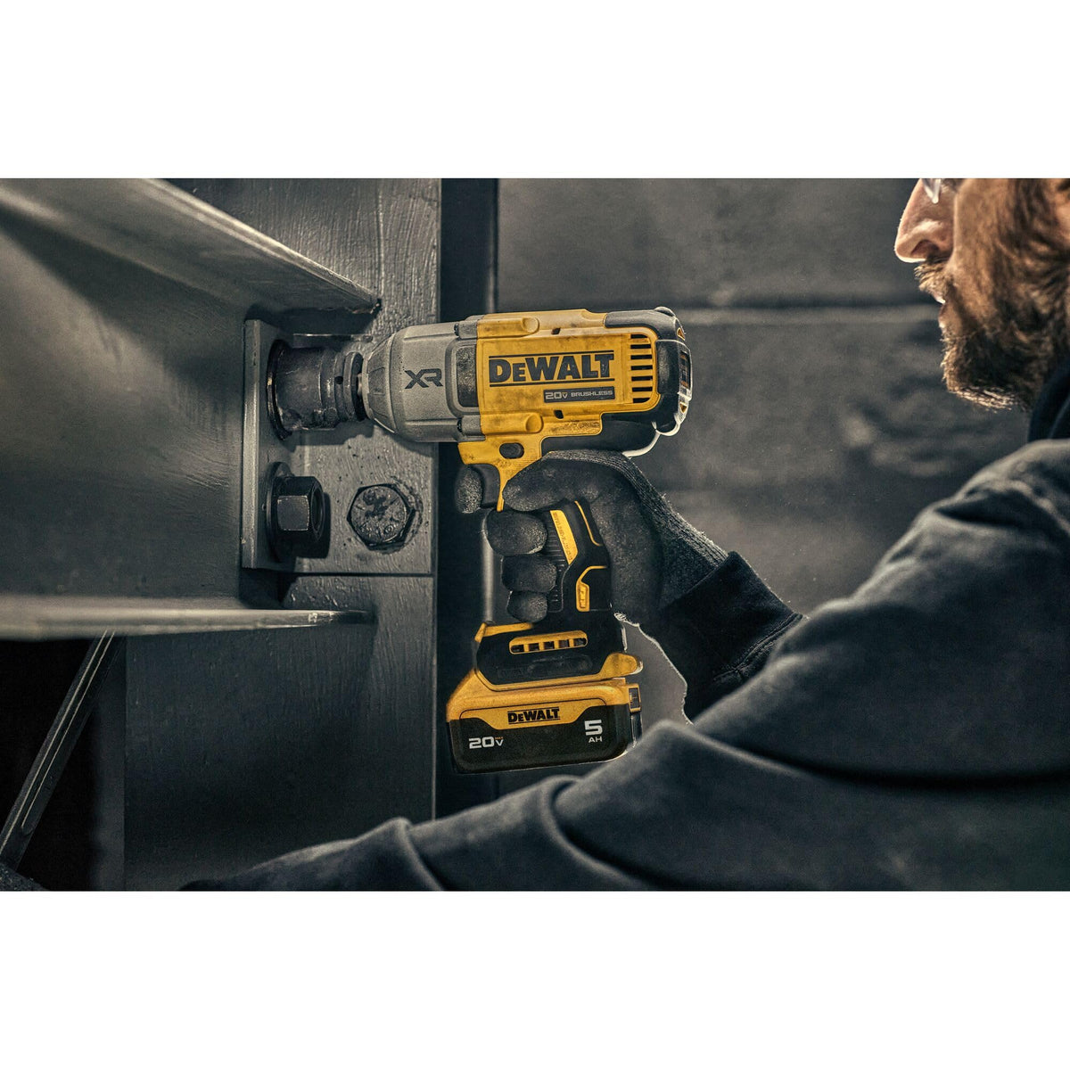DEWALT DCF900P1 1400 ft-lbs breakaway torque for stubborn bolts
