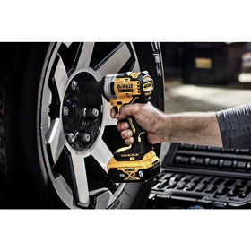 DEWALT DCF913B hog ring enables quick bit changes.