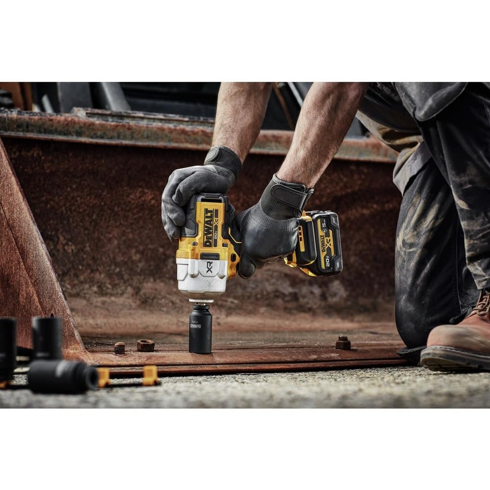 DEWALT DCF961B wheel lug fastening is supported by high torque.