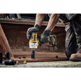 DEWALT DCF961B wheel lug fastening is supported by high torque.