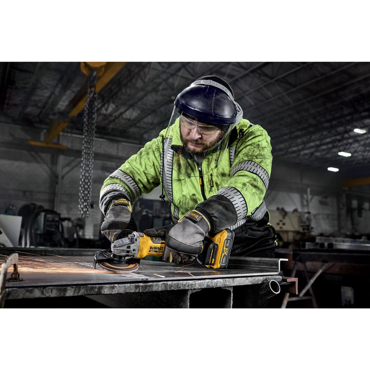 DEWALT DCG410VSB wireless control with compatible dust extractor simplifies cleanup.