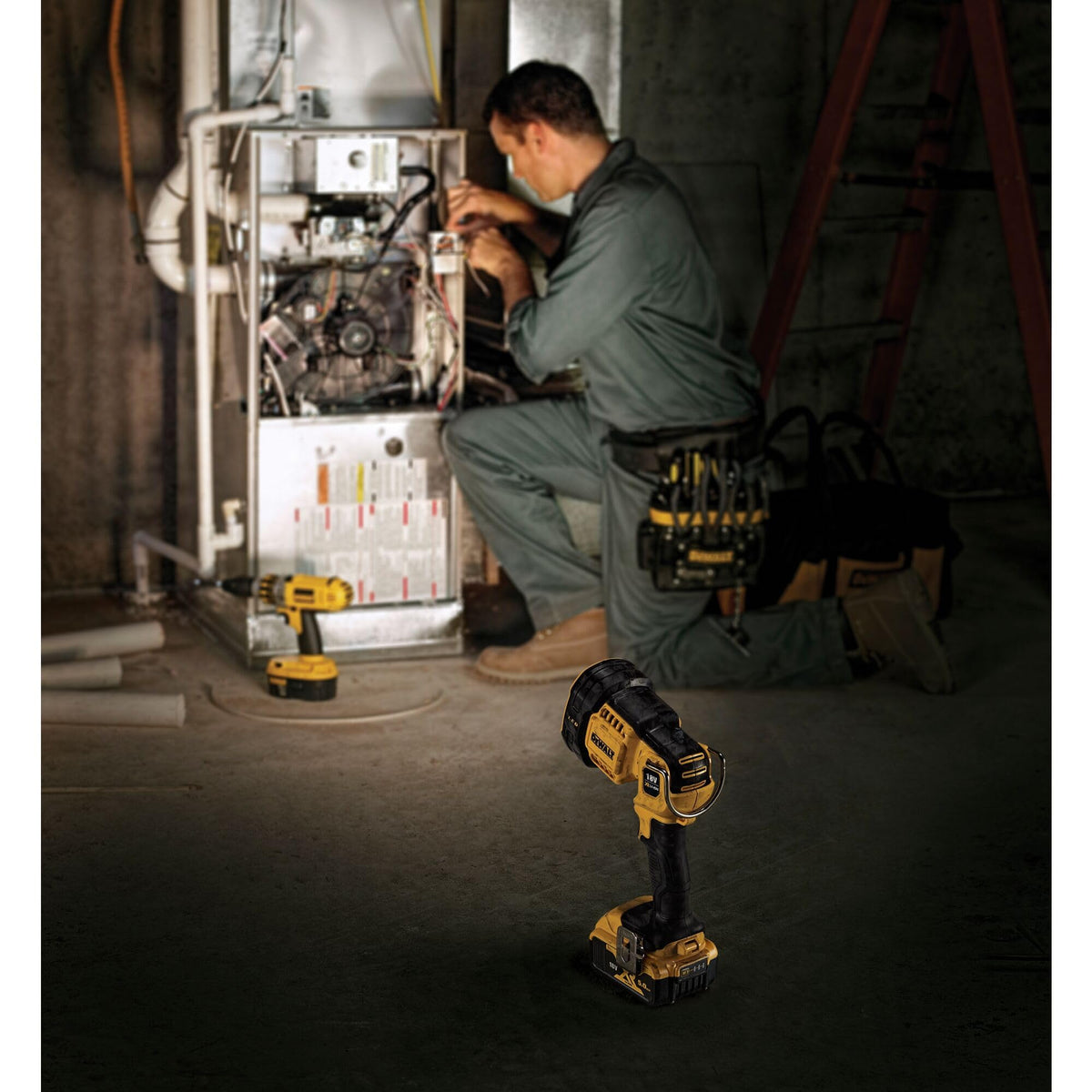 DEWALT DCL043 cordless operation uses 20V MAX battery for on-site mobility.