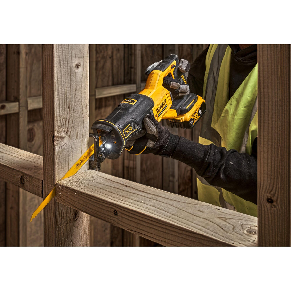DEWALT DCS382B compact design provides mobility in tight spaces.