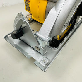 DEWALT DCS566 panel and base plate view for stable control.