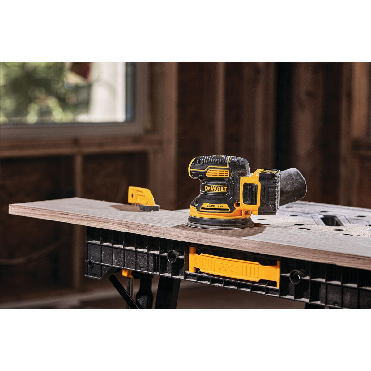 DEWALT DCW210B one-handed dust bag for simple containment