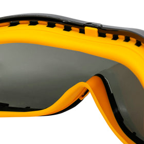 DEWALT DPG82-21C Soft dual-injected seal adapts to the face for comfort.
