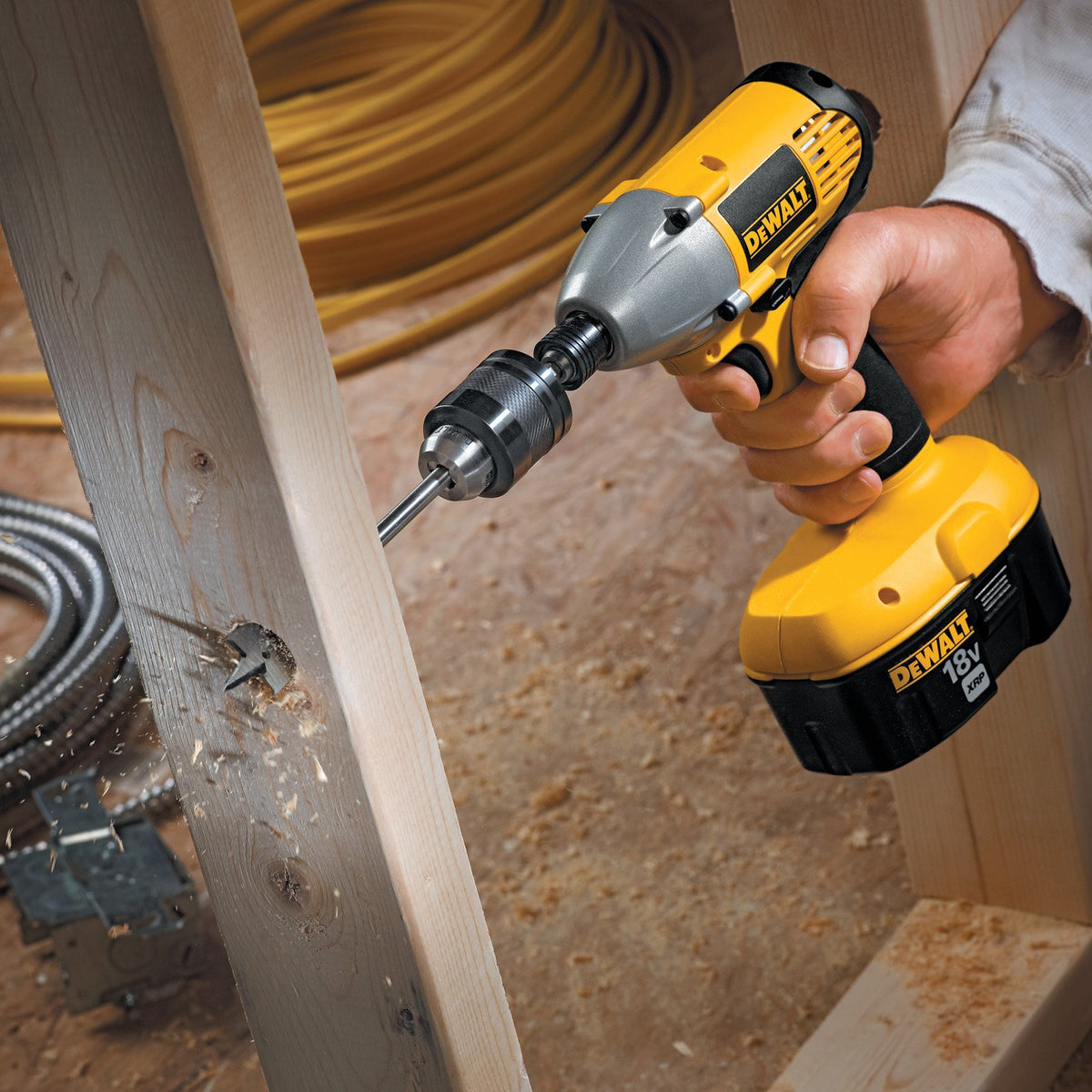 DEWALT DW0521 all-metal construction shown for durable performance.